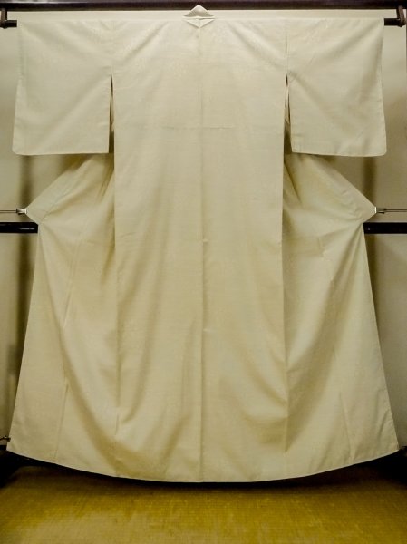 画像1: O1209X 女性用 紬   シルク（正絹） アイボリー,  花 【中古】【USED】【リサイクル】 ★★☆☆☆【O1209X】 (1)