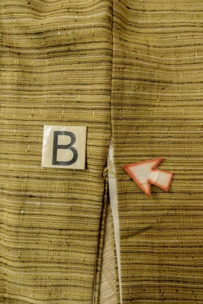 画像15: O1209Y 女性用 紬   シルク（正絹） 黄みオリーブ,  線 【中古】【USED】【リサイクル】 ★☆☆☆☆【O1209Y】 (15)