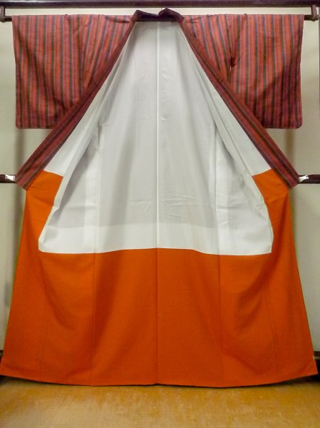 画像2: O1210B 女性用 紬   シルク（正絹） 朱赤,  縞 【中古】【USED】【リサイクル】 ★★★★☆【O1210B】 (2)