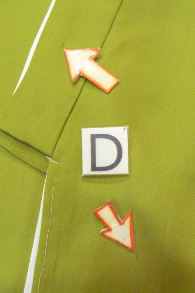 画像17: O1225C 女性用 女の子用着物   シルク（正絹） 薄いオリーブ,  ぼたん 【中古】【USED】【リサイクル】 ★★★☆☆【O1225C】 (17)