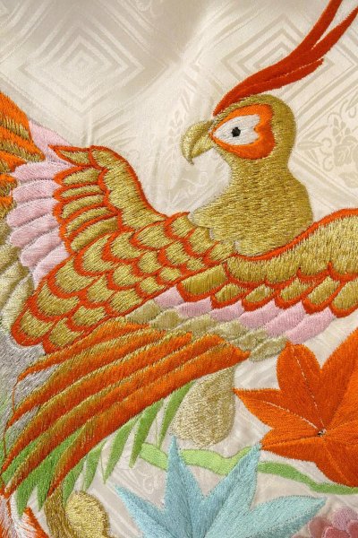 画像8: O1225F 女性用 女の子用着物   シルク（正絹） 白,  菊 【中古】【USED】【リサイクル】 ★☆☆☆☆【O1225F】 (8)