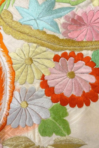 画像9: O1225F 女性用 女の子用着物   シルク（正絹） 白,  菊 【中古】【USED】【リサイクル】 ★☆☆☆☆【O1225F】 (9)