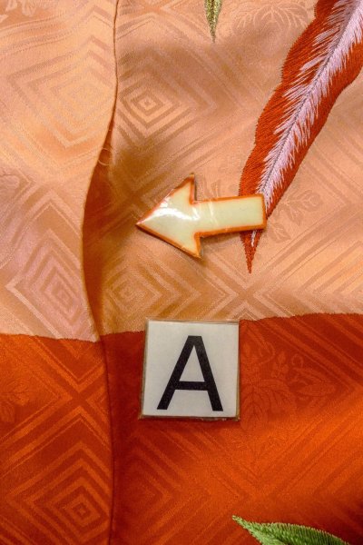 画像16: O1225F 女性用 女の子用着物   シルク（正絹） 白,  菊 【中古】【USED】【リサイクル】 ★☆☆☆☆【O1225F】 (16)