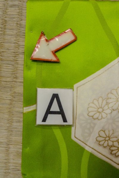 画像14: O1225I 女性用 女の子用着物   シルク（正絹） 光沢のある黄緑色,  菊 【中古】【USED】【リサイクル】 ★★★☆☆【O1225I】 (14)