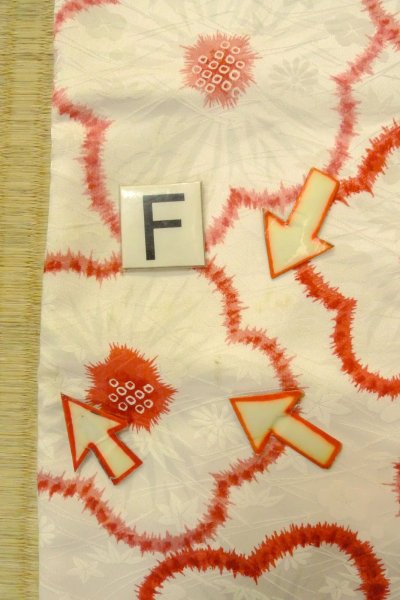 画像19: O1225K 女性用 女の子用着物   化繊 白,  菊 【中古】【USED】【リサイクル】 ★★☆☆☆【O1225K】 (19)