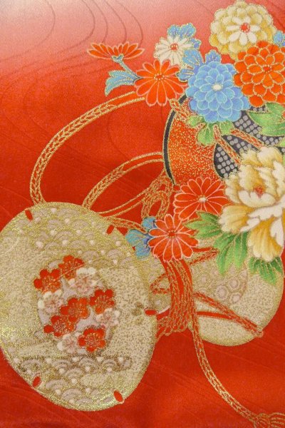 画像5: O1225L 女性用 女の子用着物   シルク（正絹） 光沢のある赤色,  ぼたん 【中古】【USED】【リサイクル】 ★★★☆☆【O1225L】 (5)