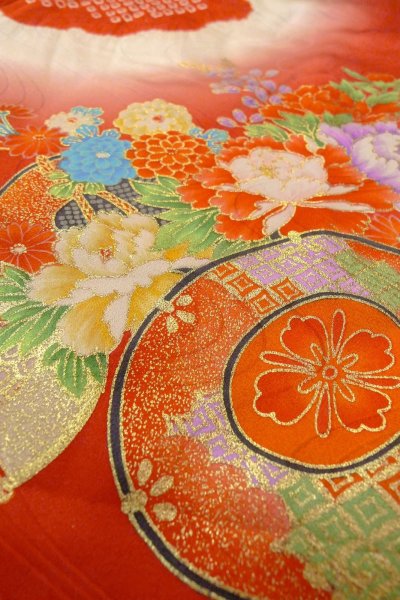 画像9: O1225L 女性用 女の子用着物   シルク（正絹） 光沢のある赤色,  ぼたん 【中古】【USED】【リサイクル】 ★★★☆☆【O1225L】 (9)