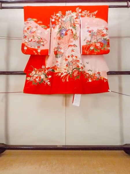 画像1: O1225N 女性用 女の子用着物   化繊 鮮やか赤色,  桜 【中古】【USED】【リサイクル】 ★★★☆☆【O1225N】 (1)