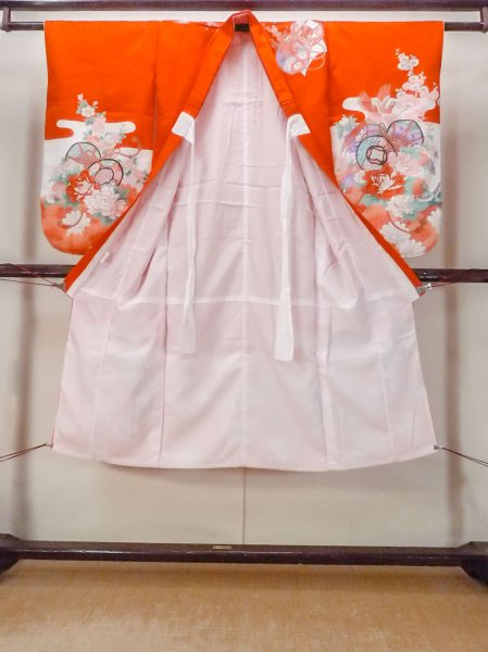 画像2: O1225O 女性用 女の子用着物   化繊 光沢のある鮮やか赤色,  ぼたん 【中古】【USED】【リサイクル】 ★★☆☆☆【O1225O】 (2)