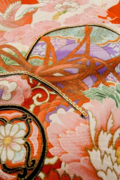 画像8: O1225O 女性用 女の子用着物   化繊 光沢のある鮮やか赤色,  ぼたん 【中古】【USED】【リサイクル】 ★★☆☆☆【O1225O】 (8)