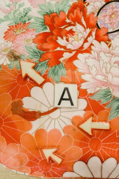 画像14: O1225O 女性用 女の子用着物   化繊 光沢のある鮮やか赤色,  ぼたん 【中古】【USED】【リサイクル】 ★★☆☆☆【O1225O】 (14)