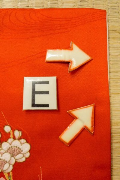 画像18: O1225O 女性用 女の子用着物   化繊 光沢のある鮮やか赤色,  ぼたん 【中古】【USED】【リサイクル】 ★★☆☆☆【O1225O】 (18)