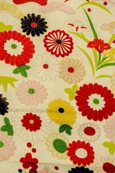画像5: O1225P 女性用 女の子用着物   シルク（正絹） アイボリー,  菊 【中古】【USED】【リサイクル】 ★★☆☆☆【O1225P】 (5)