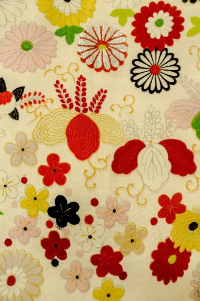 画像7: O1225P 女性用 女の子用着物   シルク（正絹） アイボリー,  菊 【中古】【USED】【リサイクル】 ★★☆☆☆【O1225P】 (7)