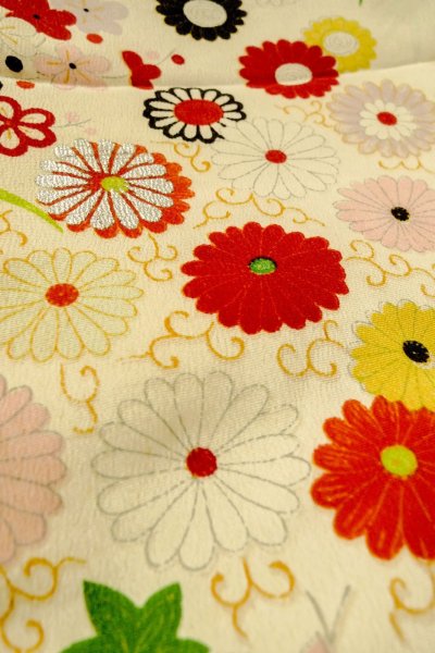 画像8: O1225P 女性用 女の子用着物   シルク（正絹） アイボリー,  菊 【中古】【USED】【リサイクル】 ★★☆☆☆【O1225P】 (8)