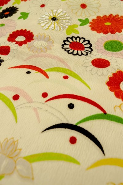 画像10: O1225P 女性用 女の子用着物   シルク（正絹） アイボリー,  菊 【中古】【USED】【リサイクル】 ★★☆☆☆【O1225P】 (10)
