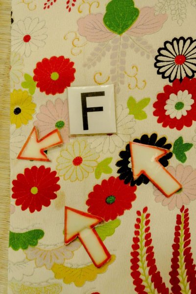 画像19: O1225P 女性用 女の子用着物   シルク（正絹） アイボリー,  菊 【中古】【USED】【リサイクル】 ★★☆☆☆【O1225P】 (19)