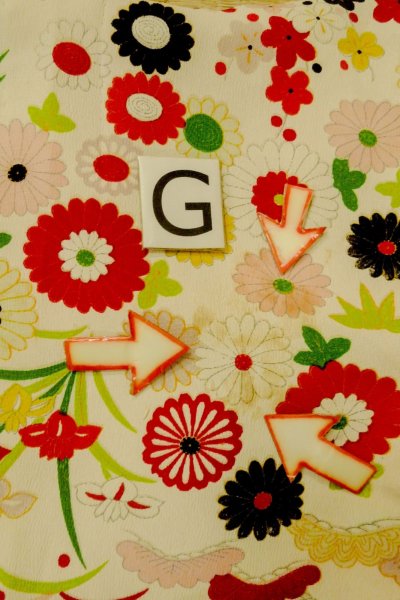 画像20: O1225P 女性用 女の子用着物   シルク（正絹） アイボリー,  菊 【中古】【USED】【リサイクル】 ★★☆☆☆【O1225P】 (20)