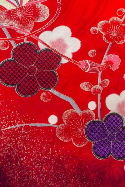 画像7: O1225Q 女性用 女の子用着物   化繊 光沢のある鮮やか赤色,  菊 【中古】【USED】【リサイクル】 ★★★☆☆【O1225Q】 (7)
