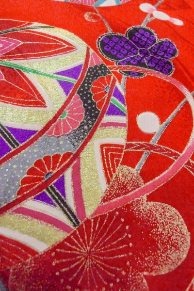 画像9: O1225Q 女性用 女の子用着物   化繊 光沢のある鮮やか赤色,  菊 【中古】【USED】【リサイクル】 ★★★☆☆【O1225Q】 (9)