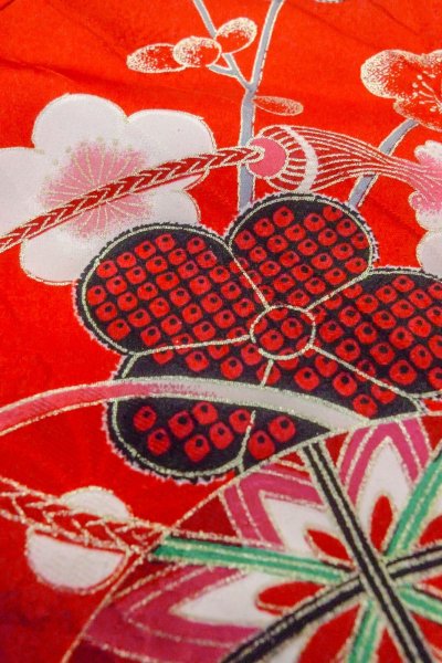 画像10: O1225Q 女性用 女の子用着物   化繊 光沢のある鮮やか赤色,  菊 【中古】【USED】【リサイクル】 ★★★☆☆【O1225Q】 (10)