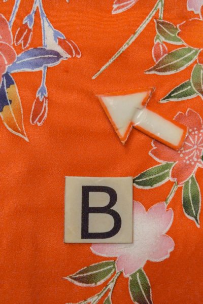 画像15: O1225R 女性用 女の子用着物   シルク（正絹） 淡い橙色,  桜 【中古】【USED】【リサイクル】 ★★★☆☆【O1225R】 (15)