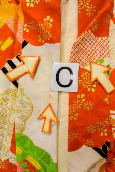 画像15: O1225S 女性用 女の子用着物   シルク（正絹） 白,  ぼたん 【中古】【USED】【リサイクル】 ★★☆☆☆【O1225S】 (15)