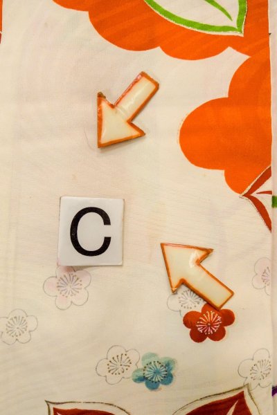 画像15: O1225U 女性用 女の子用着物   シルク（正絹） オフ　ホワイト,  桜 【中古】【USED】【リサイクル】 ★★☆☆☆【O1225U】 (15)