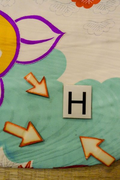 画像19: O1225U 女性用 女の子用着物   シルク（正絹） オフ　ホワイト,  桜 【中古】【USED】【リサイクル】 ★★☆☆☆【O1225U】 (19)