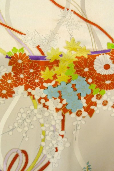 画像4: O1225V 女性用 女の子用着物   シルク（正絹） 光沢のある白,  菊 【中古】【USED】【リサイクル】 ★★★☆☆【O1225V】 (4)