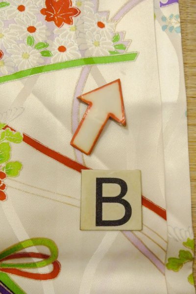 画像13: O1225V 女性用 女の子用着物   シルク（正絹） 光沢のある白,  菊 【中古】【USED】【リサイクル】 ★★★☆☆【O1225V】 (13)