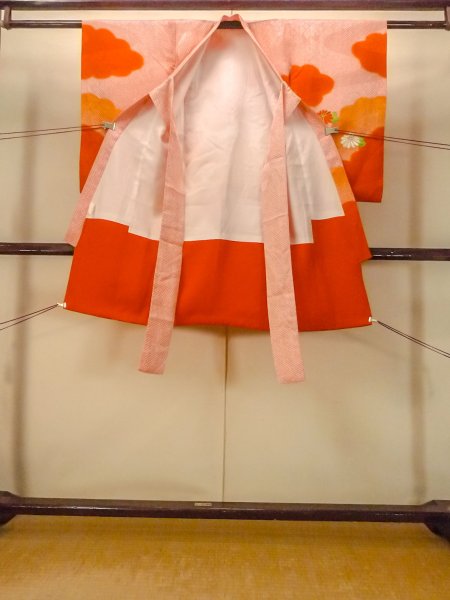 画像2: O1225W 女性用 女の子用着物   シルク（正絹） 朱赤,  ぼたん 【中古】【USED】【リサイクル】 ★★★☆☆【O1225W】 (2)