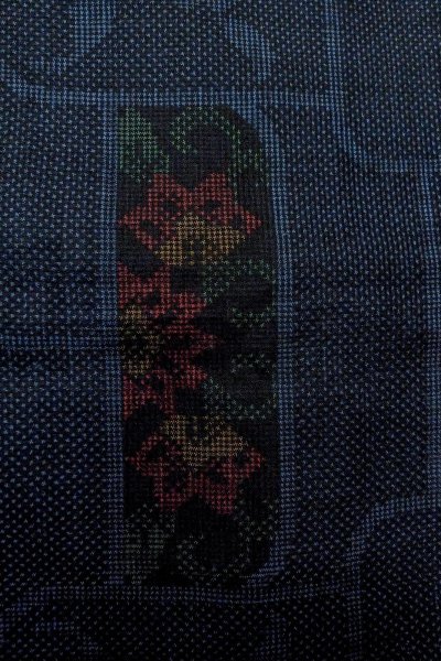 画像7: O1225Z 女性用 紬   シルク（正絹） 紺,  唐花 【中古】【USED】【リサイクル】 ★★★★☆【O1225Z】 (7)