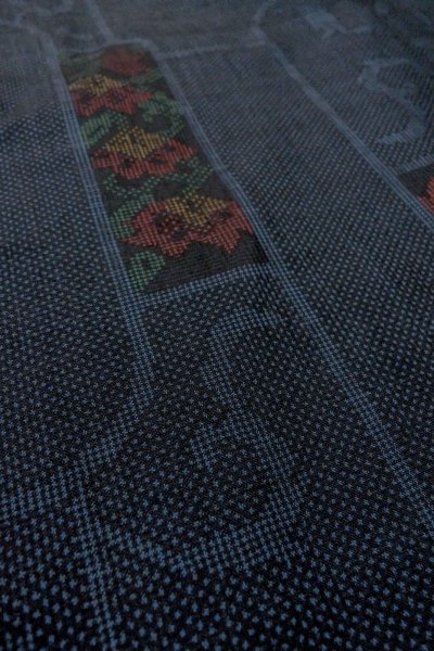 画像10: O1225Z 女性用 紬   シルク（正絹） 紺,  唐花 【中古】【USED】【リサイクル】 ★★★★☆【O1225Z】 (10)