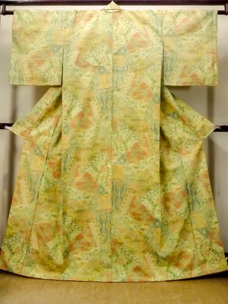 画像1: O1226B 女性用 紬   シルク（正絹） 淡い黄色,  花 【中古】【USED】【リサイクル】 ★★★★☆【O1226B】 (1)