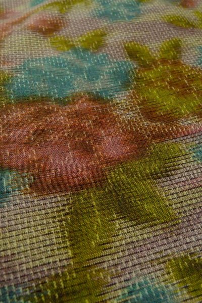 画像8: O1226D 女性用 紬   シルク（正絹） 淡い灰色がかったマルチカラー,  花 【中古】【USED】【リサイクル】 ★★★★☆【O1226D】 (8)