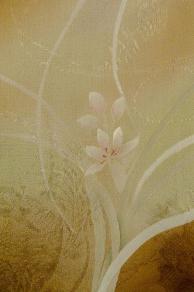 画像9: P0109A 女性用 留袖   シルク（正絹） 薄い茶色,  花 【中古】【USED】【リサイクル】 ★☆☆☆☆【P0109A】 (9)