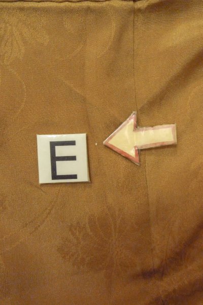 画像23: P0109A 女性用 留袖   シルク（正絹） 薄い茶色,  花 【中古】【USED】【リサイクル】 ★☆☆☆☆【P0109A】 (23)