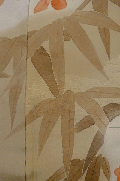 画像9: P0109B 女性用 留袖   シルク（正絹） 淡い茶色,  花 【中古】【USED】【リサイクル】 ★★☆☆☆【P0109B】 (9)