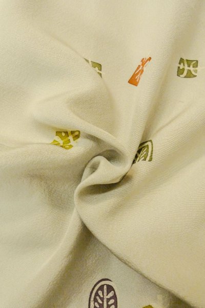 画像11: P0109F 女性用 羽織   シルク（正絹） 淡い緑み灰色,  抽象的模様 【中古】【USED】【リサイクル】 ★★☆☆☆【P0109F】 (11)