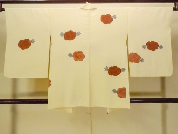 画像2: P0109K 女性用 羽織   シルク（正絹） 光沢のあるアイボリー,  椿 【中古】【USED】【リサイクル】 ★★★☆☆【P0109K】 (2)