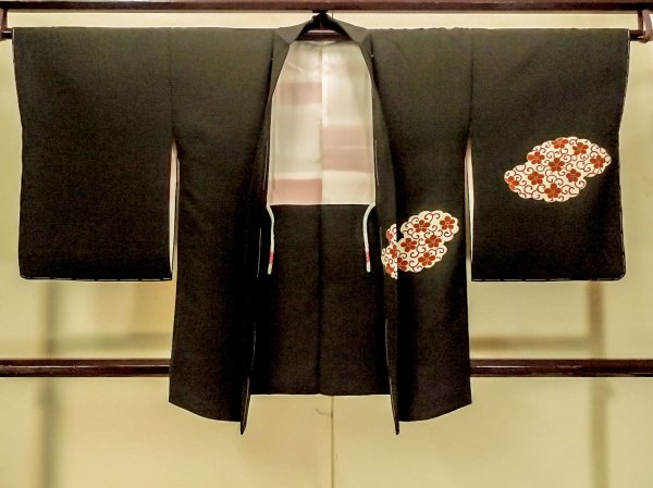 画像1: P0109L 女性用 羽織   シルク（正絹） 黒,  菊 【中古】【USED】【リサイクル】 ★★★★☆【P0109L】 (1)