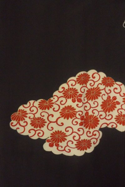 画像4: P0109L 女性用 羽織   シルク（正絹） 黒,  菊 【中古】【USED】【リサイクル】 ★★★★☆【P0109L】 (4)