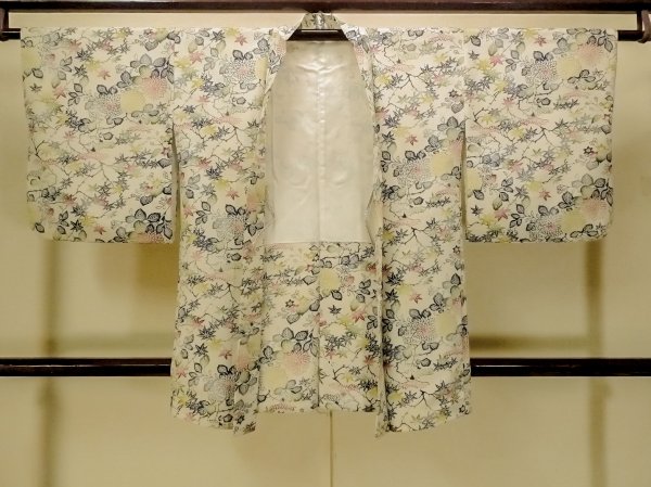 画像1: P0109M 女性用 羽織   シルク（正絹） オフ　ホワイト,  菊 【中古】【USED】【リサイクル】 ★★☆☆☆【P0109M】 (1)