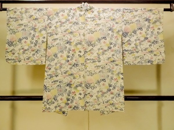 画像2: P0109M 女性用 羽織   シルク（正絹） オフ　ホワイト,  菊 【中古】【USED】【リサイクル】 ★★☆☆☆【P0109M】 (2)