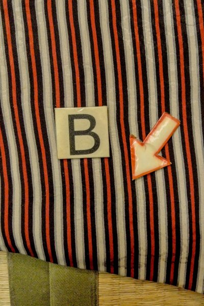 画像12: P0109R 女性用 羽織   シルク（正絹） 鮮やか赤色,  縞 【中古】【USED】【リサイクル】 ★☆☆☆☆【P0109R】 (12)