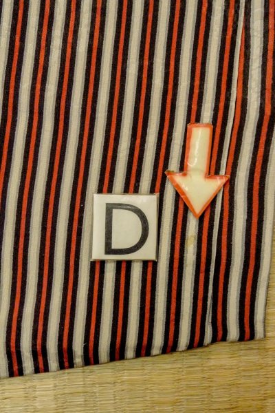 画像14: P0109R 女性用 羽織   シルク（正絹） 鮮やか赤色,  縞 【中古】【USED】【リサイクル】 ★☆☆☆☆【P0109R】 (14)