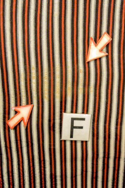 画像16: P0109R 女性用 羽織   シルク（正絹） 鮮やか赤色,  縞 【中古】【USED】【リサイクル】 ★☆☆☆☆【P0109R】 (16)