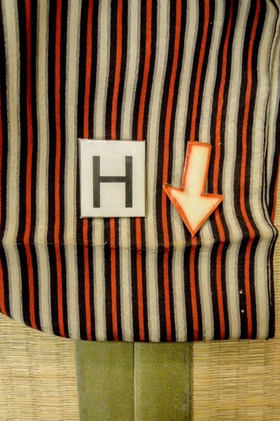 画像18: P0109R 女性用 羽織   シルク（正絹） 鮮やか赤色,  縞 【中古】【USED】【リサイクル】 ★☆☆☆☆【P0109R】 (18)