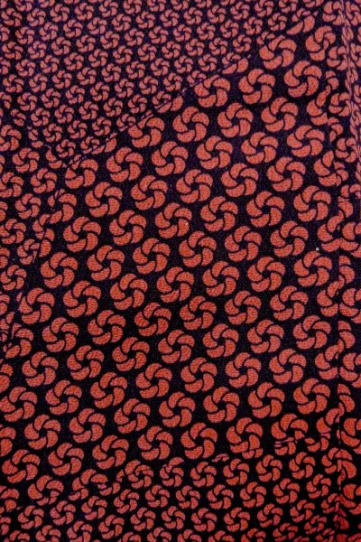 画像4: P0109U 女性用 羽織   シルク（正絹） 黒,  花 【中古】【USED】【リサイクル】 ★★★★☆【P0109U】 (4)